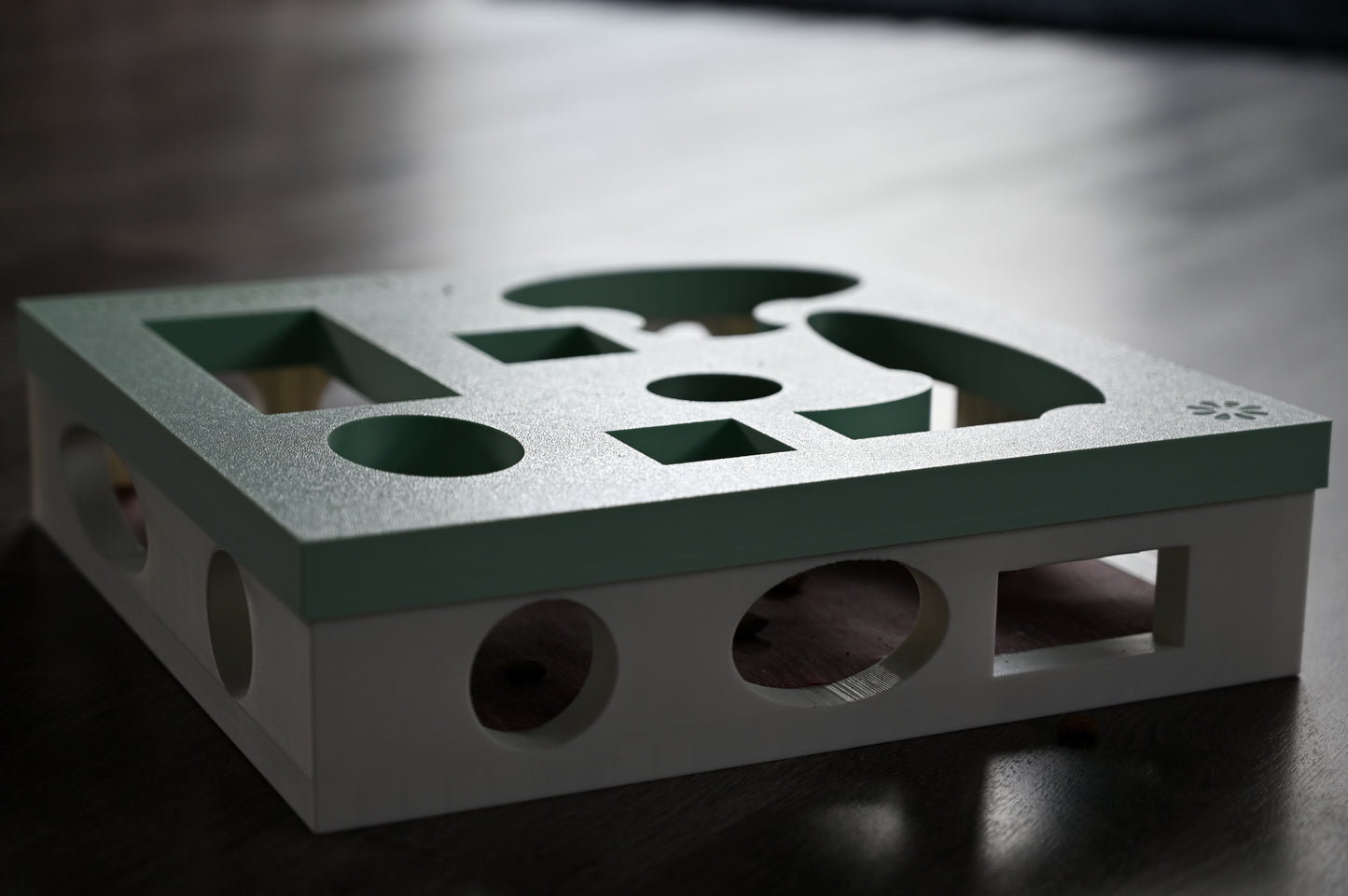 INTERACTIVE CAT SCRATCHERS