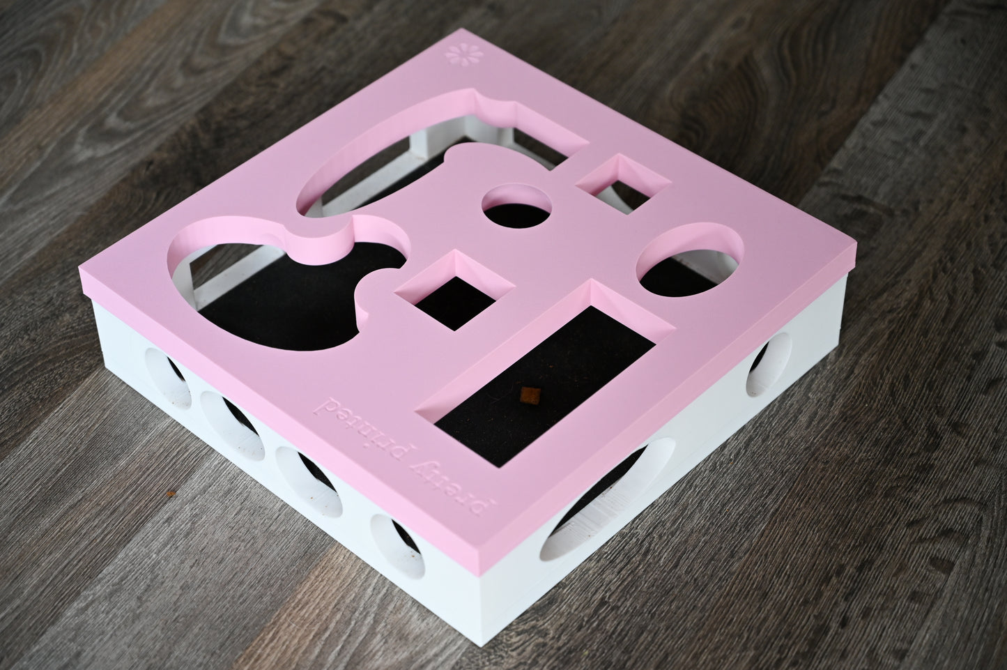 INTERACTIVE CAT SCRATCHERS