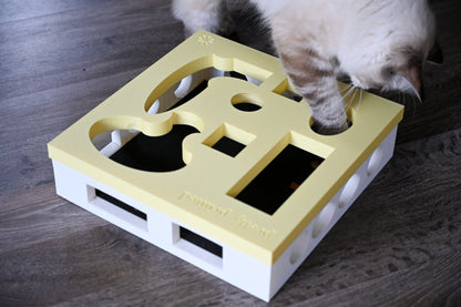 INTERACTIVE CAT SCRATCHERS
